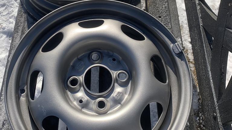 Hiermit biete ich Stahlfelgen 13 Zoll für den VW Polo 6N/Golf 3.