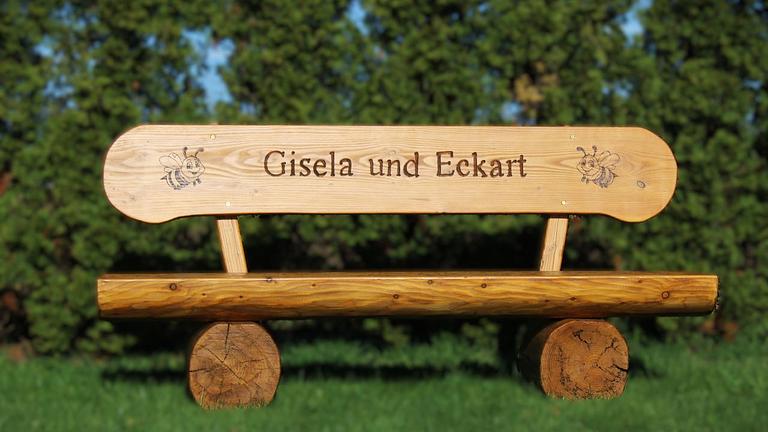Holzbank mit Gravur. Rentners Geschenk. Hochzeitsgeschenk. Parkbank.