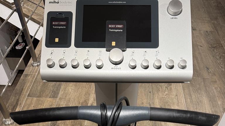 Fitnessstudio Miha Bodytec EMS Trainingsgerät