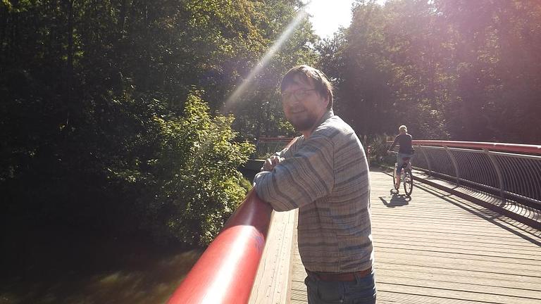 Suche Freizeit-Partner*in für: Spaziergänge, Billiard, Tischtennis, Frisbee usw.