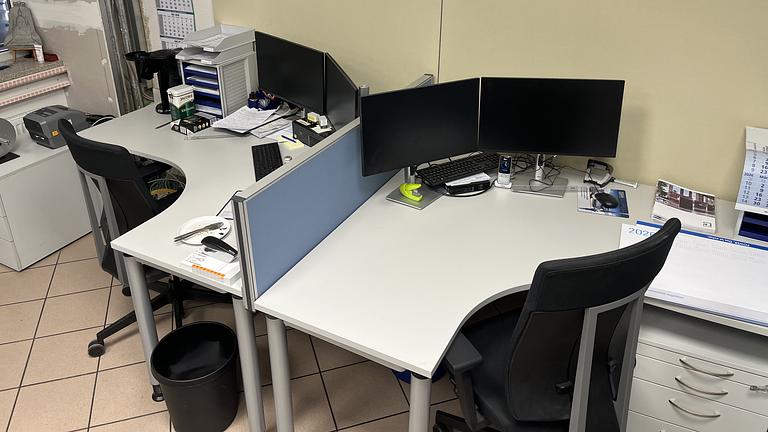 Bürömöbel zu verschenken