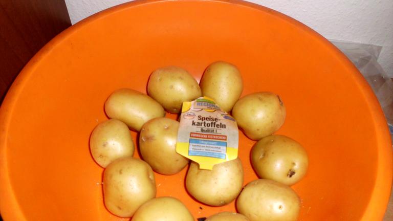 ich verschenke hier diese13 festkochende Speisekartoffeln