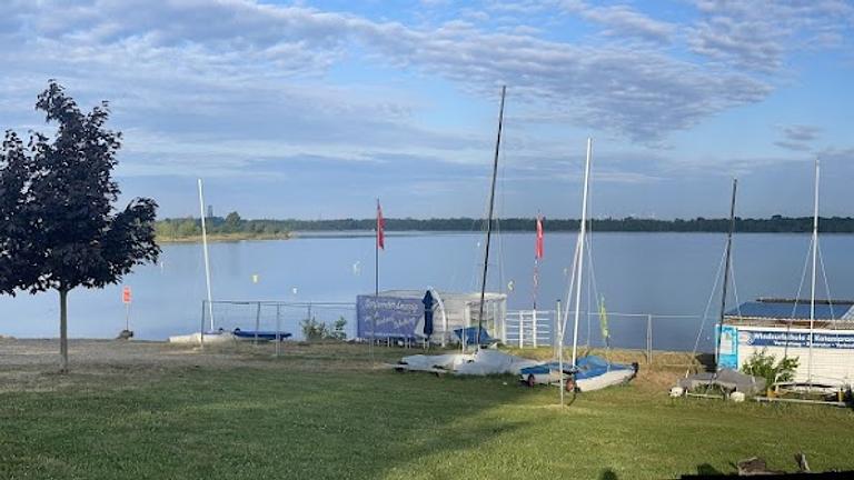 Wassersportassistenz am Surfcenter Leipzig Cospudener See