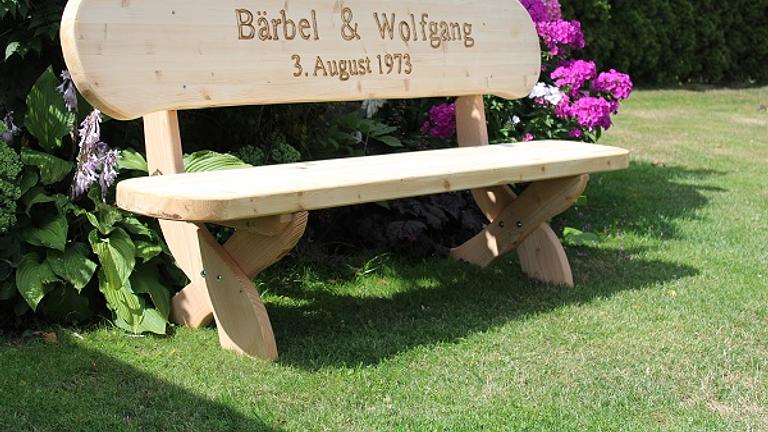 Vorschaubild Gartenbank mit Gravur. Weihnachtsgeschenk. Hochzeitsgeschenk. 
