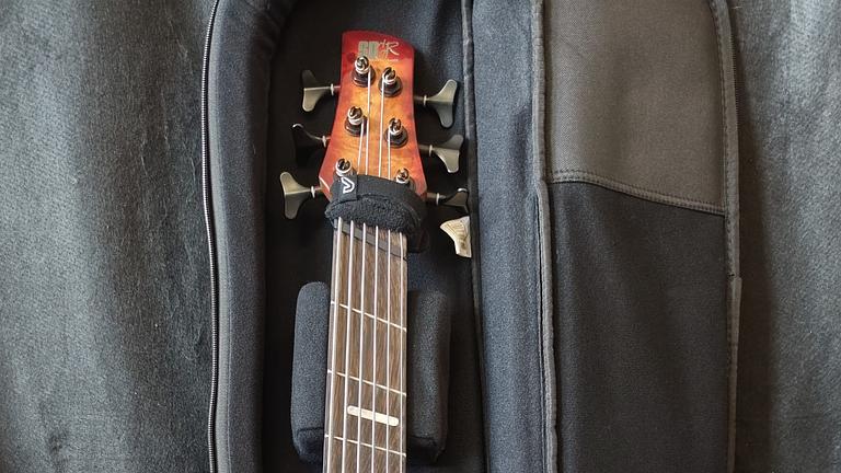 Biete Bassunterricht