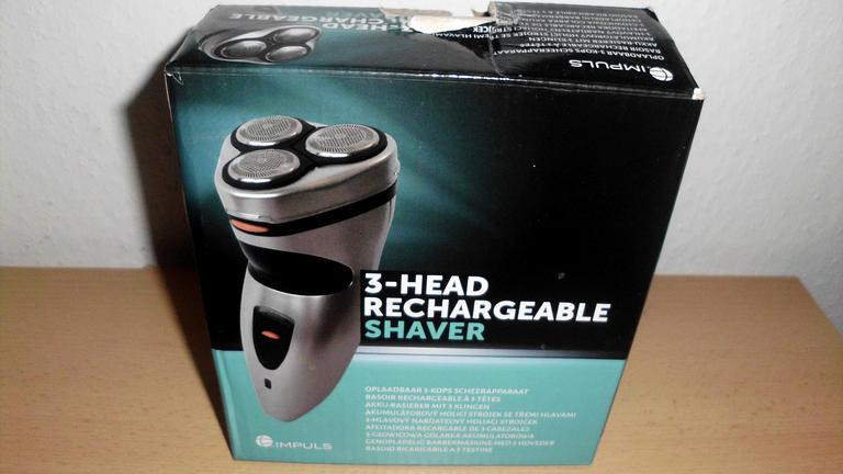 herren trocken rasierer und ein nasen ohren trimmer ab zu geben