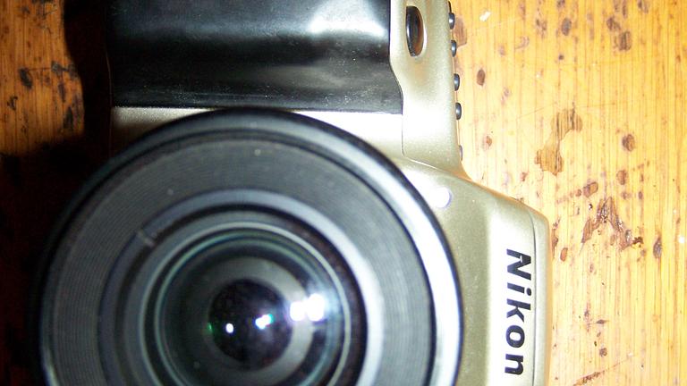 Nikon F50 mit einem 35-80mm Objektiv