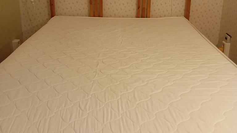 IKEA FJELLSE Doppelbett 140x200 mit Matratze Preis 60 Euro
