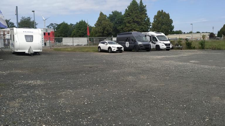 Abstellplatz für Wohnmobil oder Wohnwagen umzäunt ab 35€