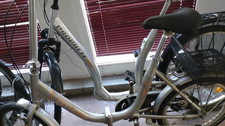 MIFA Klapprad. 3 Gänge. 20 Zoll mit Korb.+DamenTrecking Pegasus 8 Gänge28 + Korb