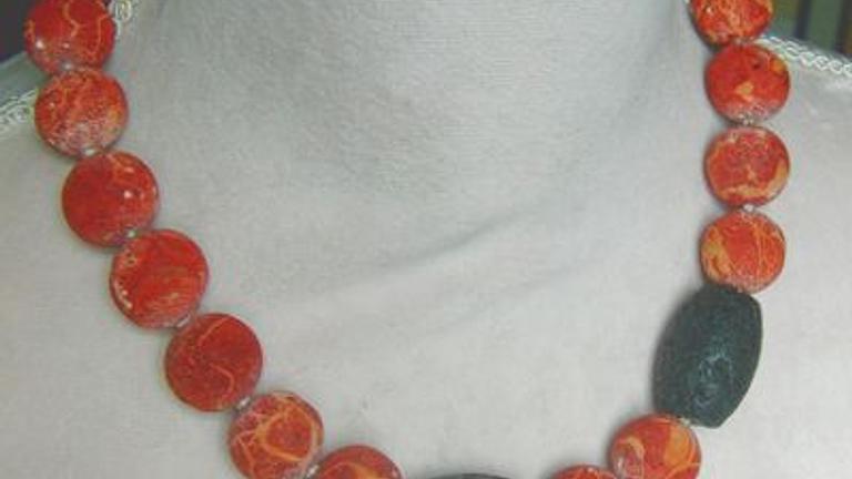 Edelsteinkette, Schaumkoralle mit Lava Einlagen