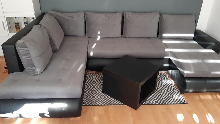 sehr gut erhaltenes und fast neues Sofa zu verkaufen