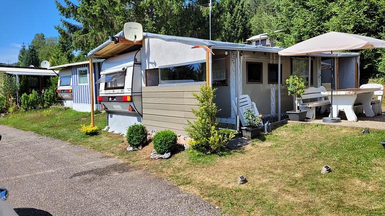 Wohnwagen mit Küchenanbau