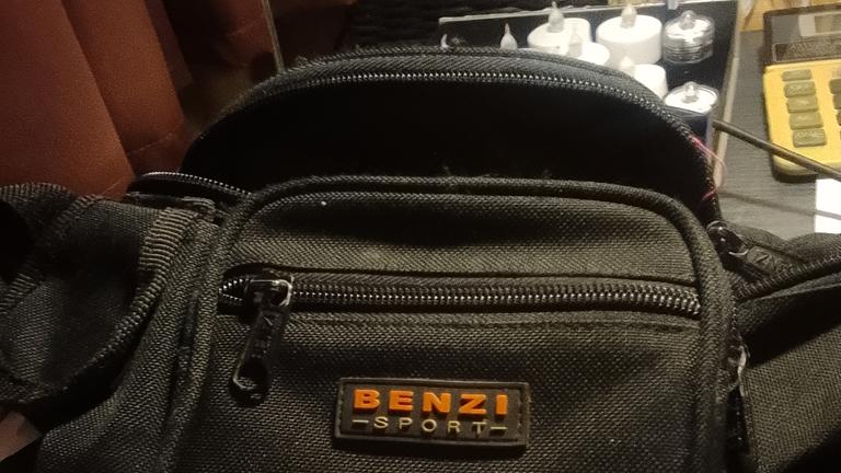 Bauchtasche schwarz. 5 Euro