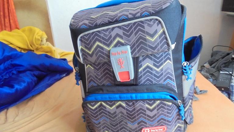 Ich biete einen gebrauchten Kinder-Schulranzen für 4 Euro