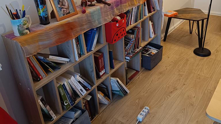 Bücherregal