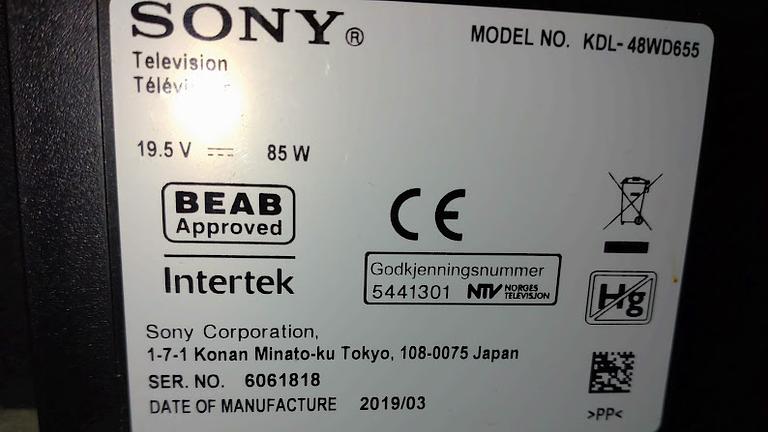 TV Sony abzugeben.+ Grundig Autoradio und Autoantenne mit langer Zuleitung.