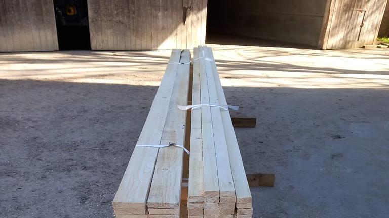 Massive Holzbretter & Kanthölzer – flexibel und auf Maß zugeschnitten 🪵