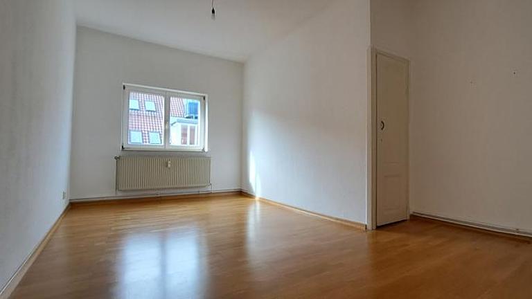 24 m2 WG-Zimmer in zentrumsnaher 3er-WG – hell, geräumig und sofort verfügbar