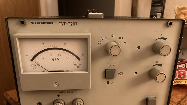 Verschiedene Labor Netzteile