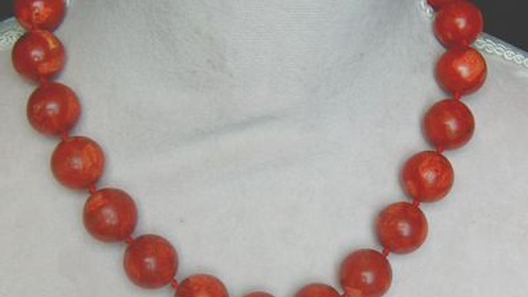 Korallenkette im eleganten klassischen Design
