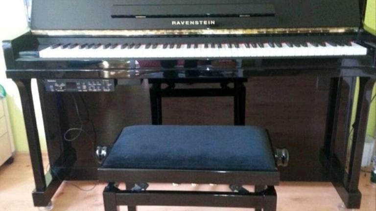 Klavier mit Silentstummschaltung,Hocker,Kopfhörer