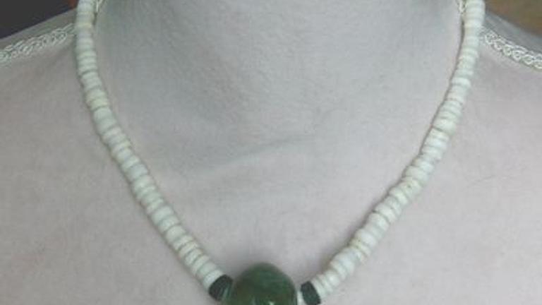 Totenkopfkette gefertigt aus den Friedens. - und Moosachat