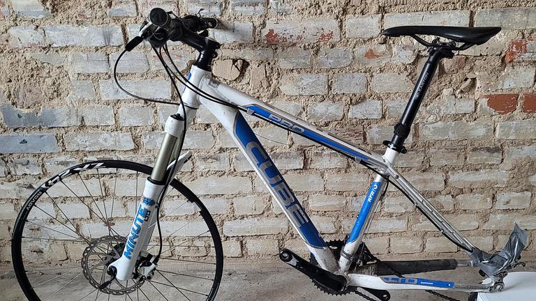 Verkaufe 26er Mountainbike Cube Ltd Pro in blau weiß - DEFEKT