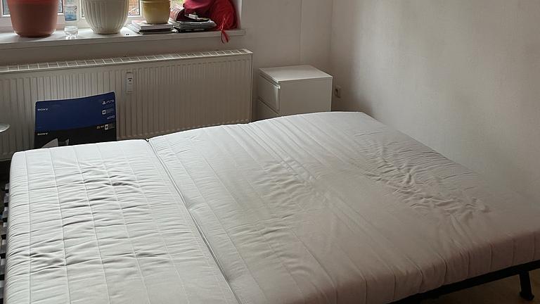 Bett- / Schlafcouch in sehr guten Zustand abzugeben