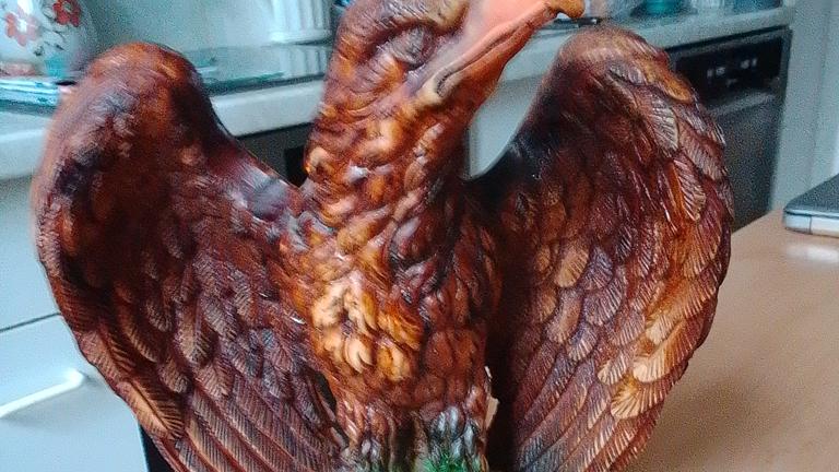 Adler auf Marmorsockel  25 Euro