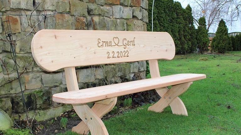 Gartenbank aus Lärche mit Gravur. Hochzeitsgeschenk. Parkbank. Sitzbank.