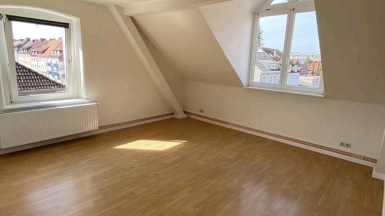 Helles all inclusive Zimmer in Frauen-WG