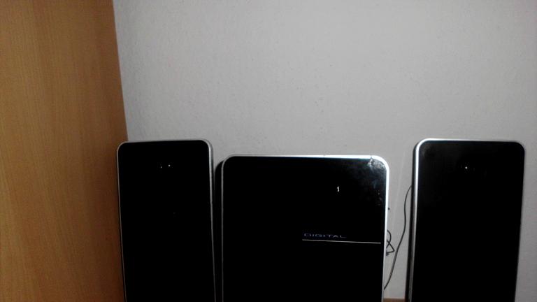 Ich gebe eine gebrauchte kleine Musikanlage ab nur für 10euro