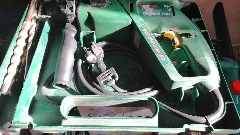 Vorschaubild Bosch Hammerbohrmaschine im Koffer mit Zubehör