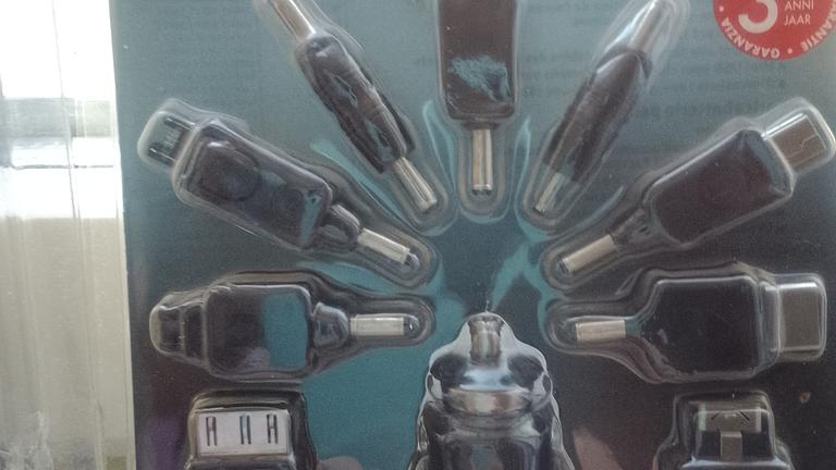 2 USB-STICK/1USB Kabel/2 KFZ Ladegerät für Mobiltelefone 12 Euro