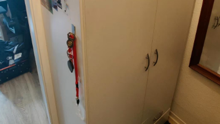 Kleiderschrank