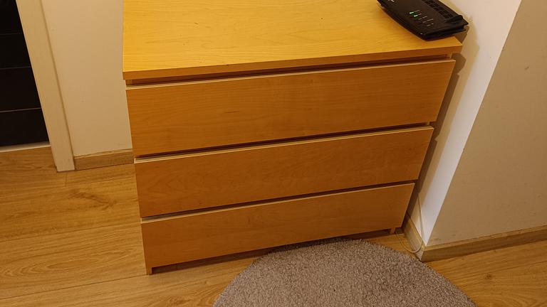 Holzschrank