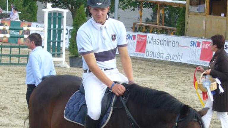 Stallhilfe, Pferdepflegerin und Reinigungsfee gesucht