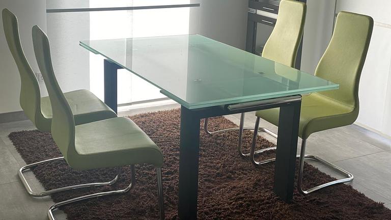 Vorschaubild Moderner Glas-Esstisch + 4 Stühle, apfelgrün mit verchromtem Ges