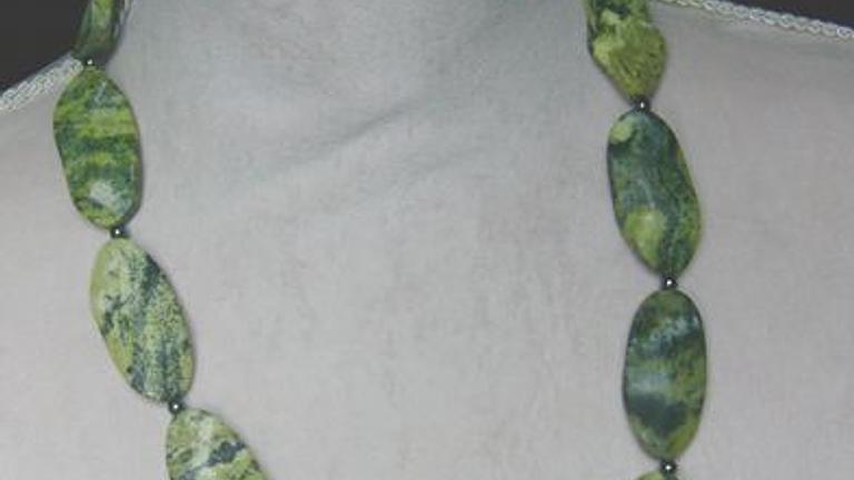 Longkette mit einen Türkis und Hämatitperlen