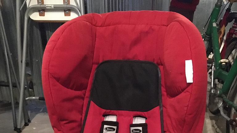 Vorschaubild Kindersitz Römer King TS+, rot schwarz, 9-18kg