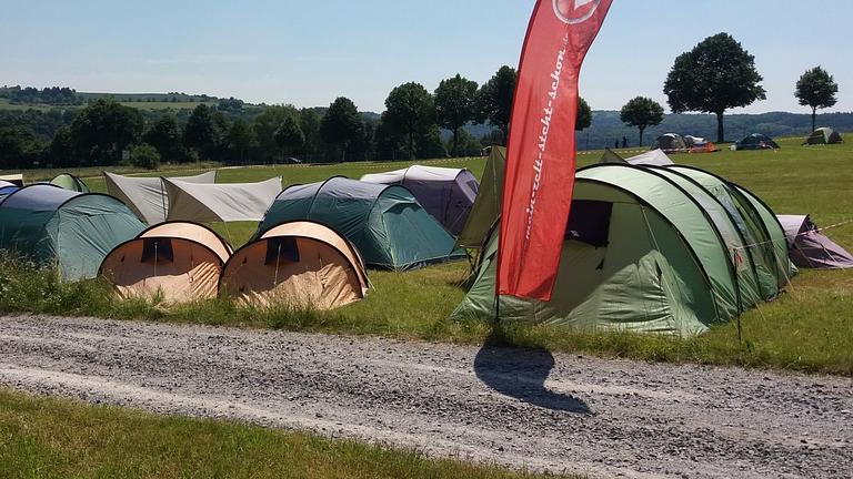 Vorschaubild Zelte aufbauen auf Festivals 
