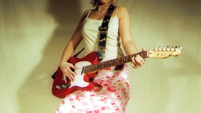 Suche Frau unter 1,70, schlank, Alter egal, für Satirefotos