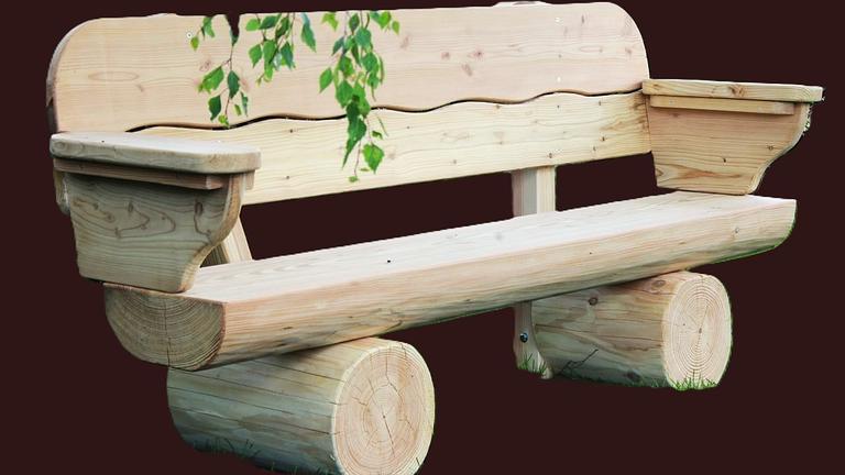 Gartenbank mit Armlehnen und individueller Gravur.