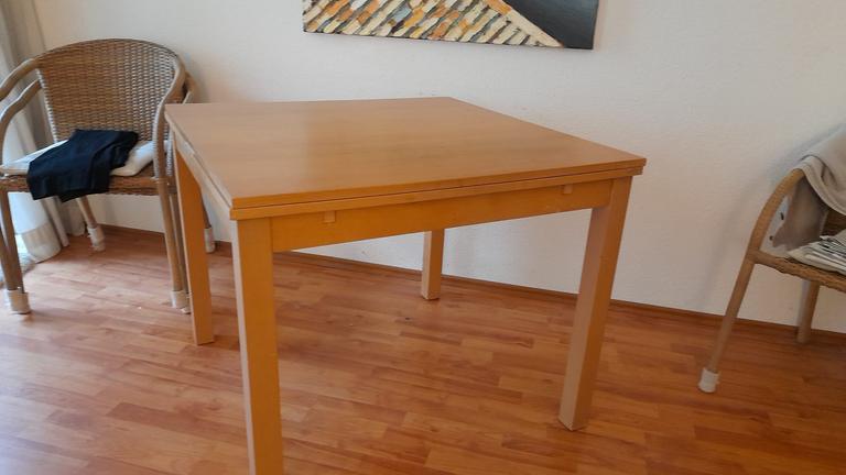 Holztisch
