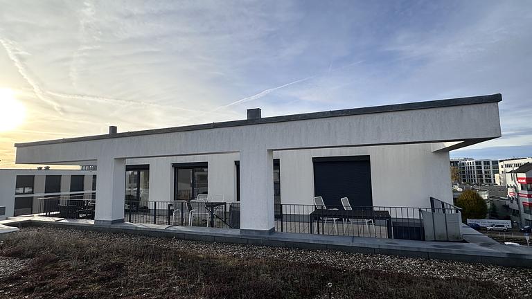 Penthouse WG-Zimmer in großer 3er-WG