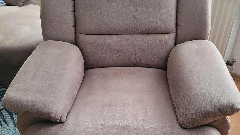 Vorschaubild Couchgarnitur mit Schlaffunktion und Relaxsessel 400€ VB