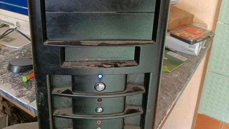 PC intel quad core , 4gb ram , 500gb HDD nvidea Grafik für 15 euro