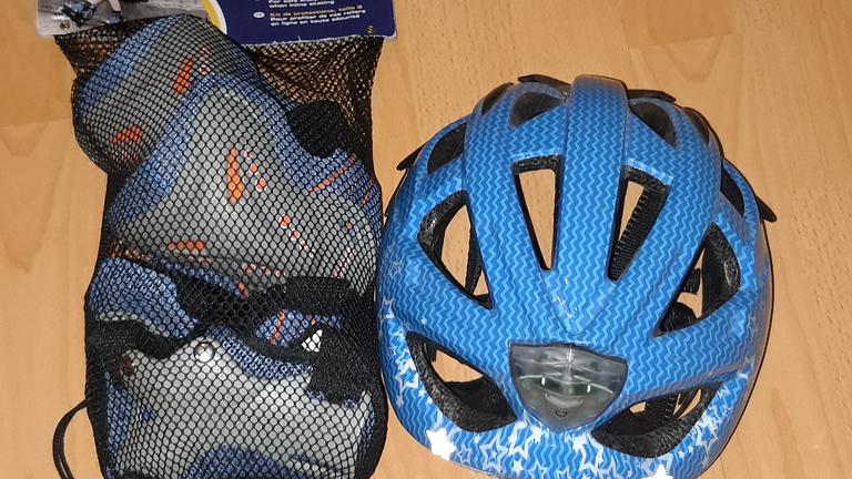 Vorschaubild Kleiderpaket Kinder,  Zuckertüten, Fahrradhelm & Reflektoren 