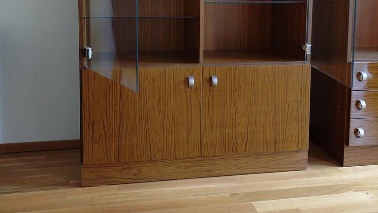 Schrank mit Vitrinenteil für 10€ / in Stötteritz